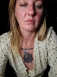 SheIsSomething webcam model stream image