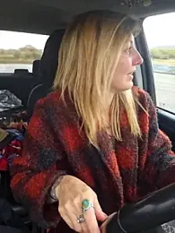 SheIsSomething webcam model stream image