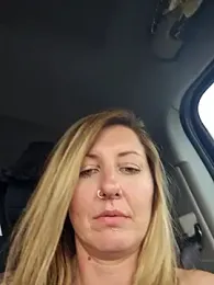 SheIsSomething webcam model stream image