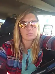 SheIsSomething webcam model stream image