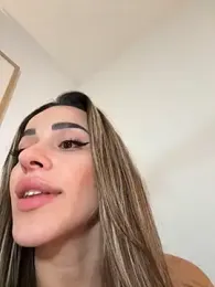 -Alisa webcam model stream image