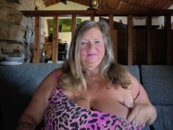 lady-vamp webcam model stream image