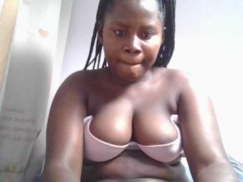 Loviepaula webcam model stream image
