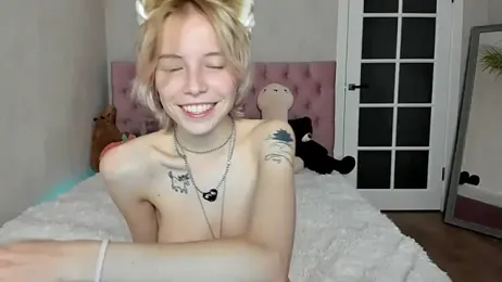 Pink_Lila18 webcam model stream image