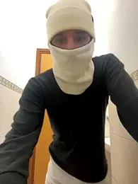 petiteyanel webcam stripchat model stream image