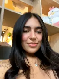 DaphneUwu webcam model stream image