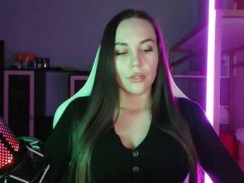 QWEENII webcam bongacams model stream image