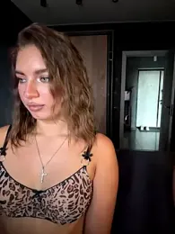 Lolastrawberry webcam model stream image