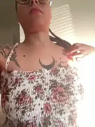 queenlo_xxx webcam model stream image