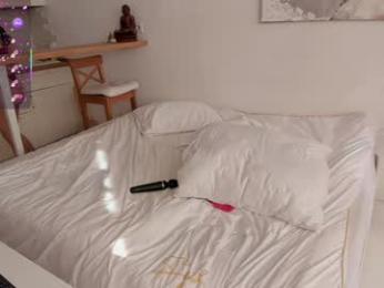 lili_and_niki webcam model stream image