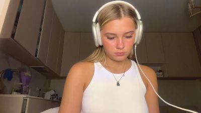 RubyeStrande webcam model stream image