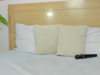 nayla-thompson webcam model stream image