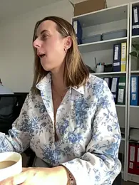 Hii_Lolla webcam model stream image