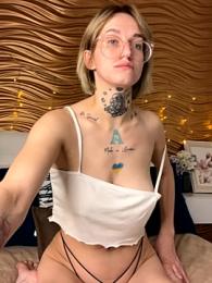 SarahLust webcam model stream image