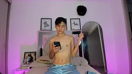 Adriien19 webcam model stream image