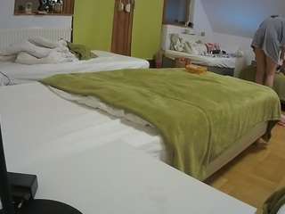 voyeurcam-julmodels-bed-2 webcam model stream image