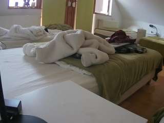 voyeurcam-julmodels-bed-2 webcam model stream image