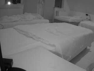 voyeurcam-julmodels-bed-2 webcam model stream image