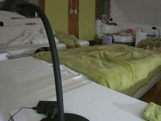 voyeurcam-julmodels-bed-2 webcam model stream image