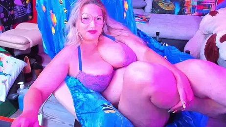 YOUR_MATURE_FANTASY webcam model stream image