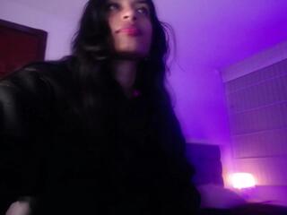 Violet Kingg webcam model stream image