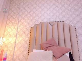 pia-johnson webcam model stream image