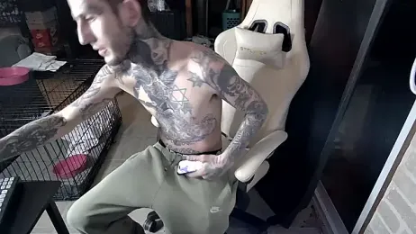 KumWithTheKommas webcam model stream image