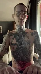 KumWithTheKommas webcam model stream image