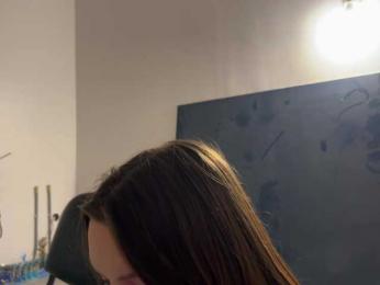 LeontineCuffie webcam model stream image