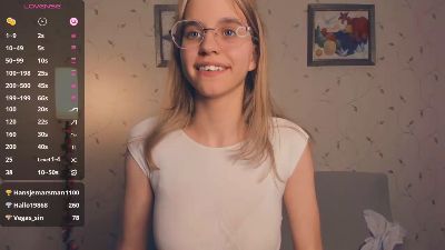 LynneCrust webcam model stream image