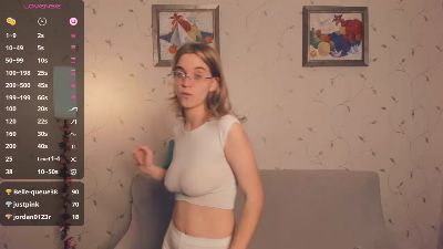 LynneCrust webcam cam4 model stream image