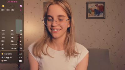 LynneCrust webcam model stream image