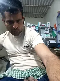 Priynkarani webcam model stream image