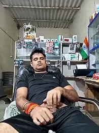 Priynkarani webcam model stream image