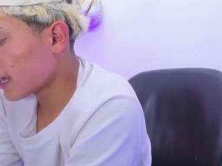 stronger-boy webcam model stream image