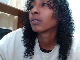 yohatinelly webcam model stream image