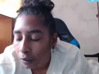 yohatinelly webcam model stream image