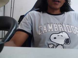 yohatinelly webcam model stream image