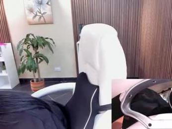 naugthyelli webcam model stream image