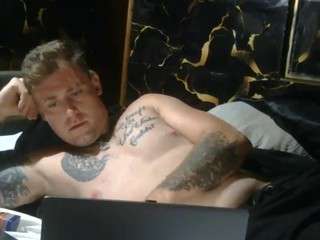 hungandhandsomee webcam model stream image