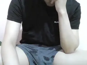 Zineyy webcam stripchat model stream image