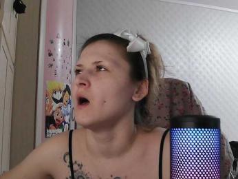 kiki001100 webcam bongacams model stream image