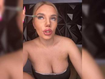 LYALAtop webcam model stream image