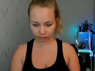 holly95love webcam model stream image