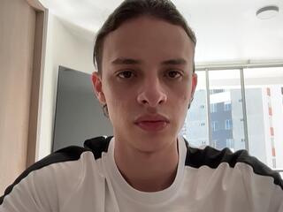Walker Brown webcam model stream image