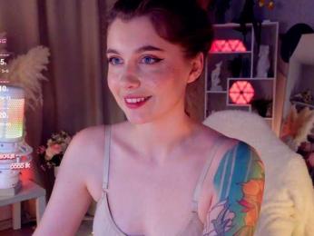 HoneyCherry webcam model stream image