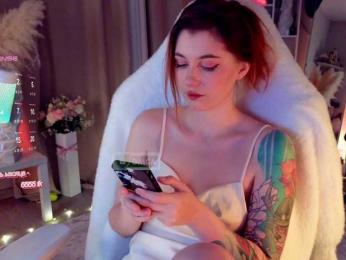 HoneyCherry webcam model stream image