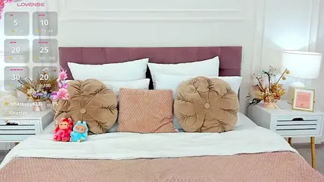 LuisaVee webcam model stream image