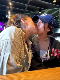 LeaGambit__ webcam model stream image