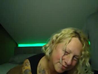 funswingercouple webcam model stream image